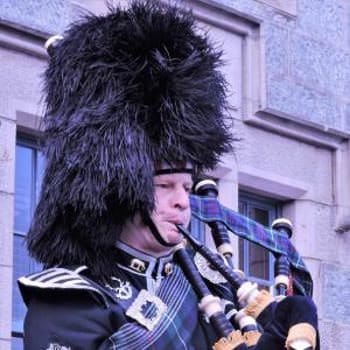 Edinburgh Wedding Bagpiper Tails Piper