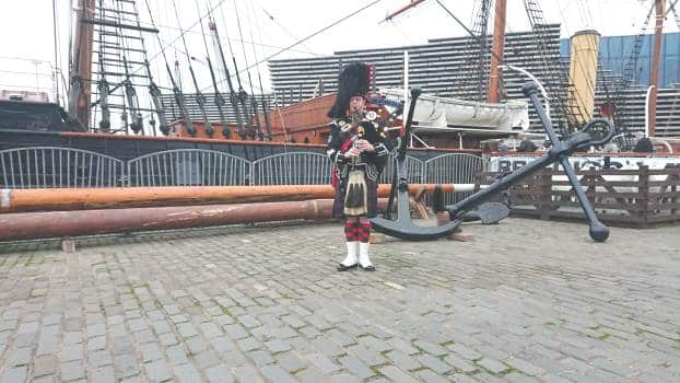 RRS Discovery Wedding Bagpiper