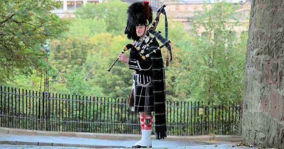 Bagpiper Edinburgh Blog mm