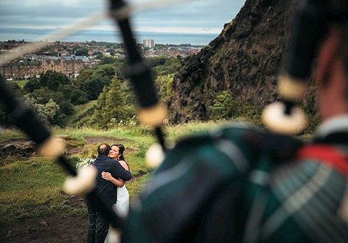 Celebrant-wedding-with-bagpiper