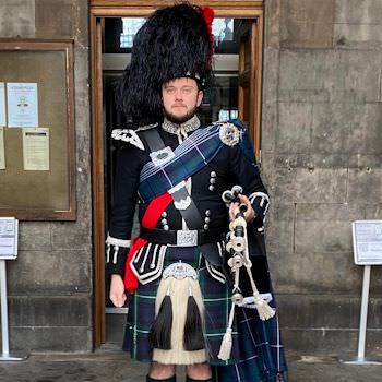 Bagpiper Andrew Vernon