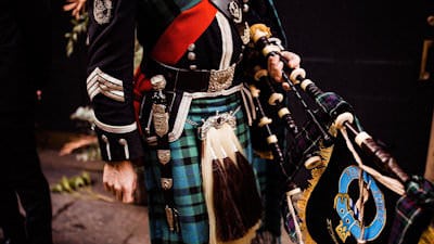 Bagpipers uniform tour - service card